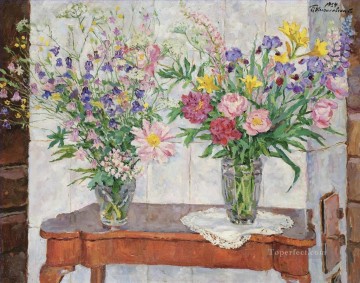 ストーブのそばにある色とりどりの花の2つの花束 ペトル・ペトロヴィッチ・コンチャロフスキー Oil Paintings